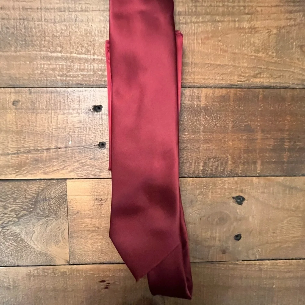 Q Brand Tie and Pocket Square